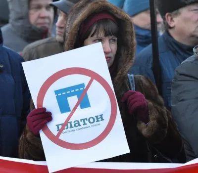 Дальнобойщики написали песню о Ротенберге. «Хоть копейкой поможите!»