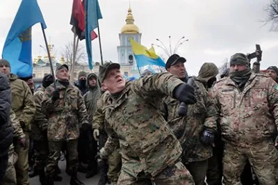 Украинцы начали громить Сбербанк, Альфа-банк и офисы Ахметова