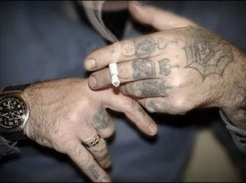 Уголовники обложили данью первоклассников