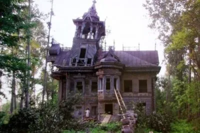 Чудесное спасение деревянного терема. Бизнесмен спас архитектурное сокровище дореволюционной эпохи