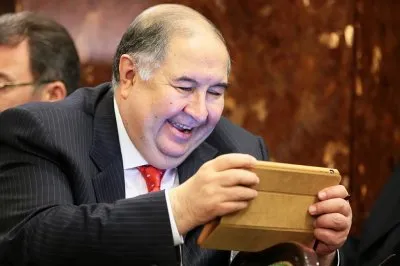 Хроники загнивания РесФеда: яхта Усманова, наступление ИГ и падение доходов россиян