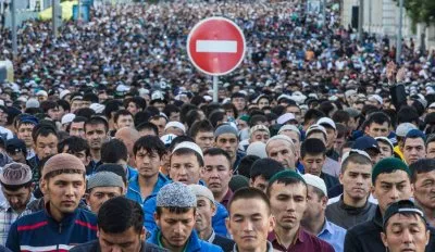Москва евразийская: более 200 тысяч мусульман вышли на праздник Ураза-байрам