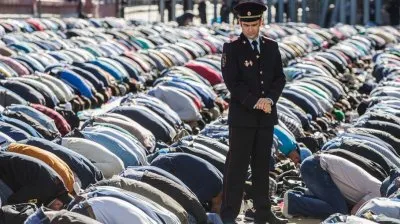 Москва евразийская: более 200 тысяч мусульман вышли на праздник Ураза-байрам