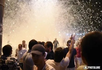 Армения майданная: массовые протесты против властей и столкновения с полицией 