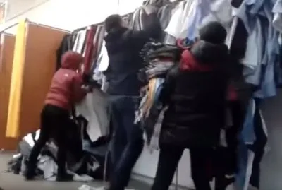 Бои за поношенное тряпьё: украинцы штурмом берут магазины секонд-хенда