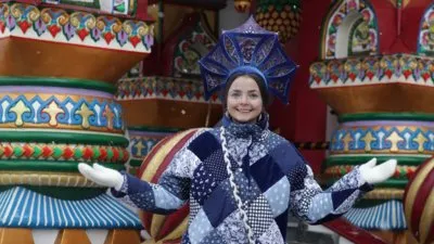 Полиция запретила фотографироваться в русском костюме на Красной площади