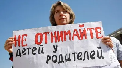 Власть нам много обещает, а народ притом нищает