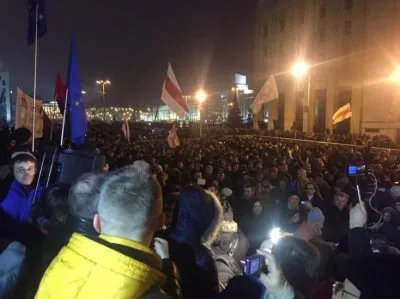 Испуганный советский дармоед Лукашенко отчаянно бегает в поисках помощи и защиты