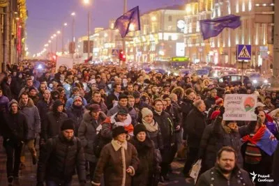 Испуганный советский дармоед Лукашенко отчаянно бегает в поисках помощи и защиты