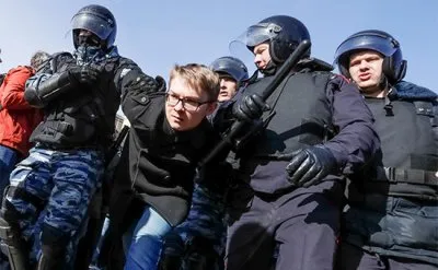 Массовые задержания по всей стране участников протеста против коррупции