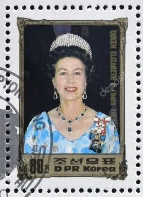 Как северокорейские коммунисты королеву чествуют