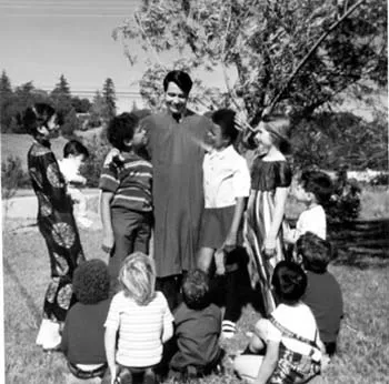 Община покончила с собой при помощи автоматического оружия... но пропаганда этот факт старательно обходит