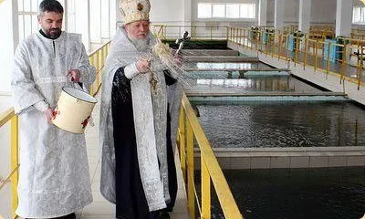 Зачем водоканалу обряд освящения воды?
