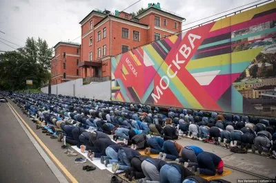 На Ураза-байрам в Москве вышли более 250 тысяч мусульман