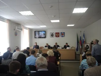 ЧИСТЫЙ ЧЕТВЕРГ В ЛОСОСЕВОМ ЗАЛИВЕ (Гримасы сырьевой экономики)