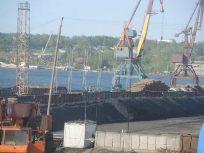 ЧИСТЫЙ ЧЕТВЕРГ В ЛОСОСЕВОМ ЗАЛИВЕ (Гримасы сырьевой экономики)