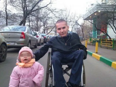 Служивый из Российского спецназа против русского Стивена Хокинга.