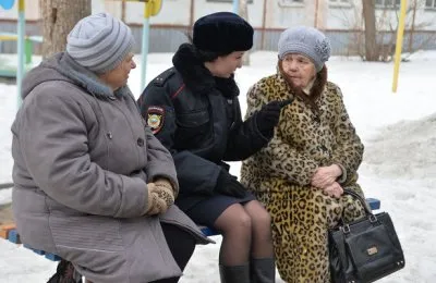 Пенсионеров оштрафовали за митинг на лавочке