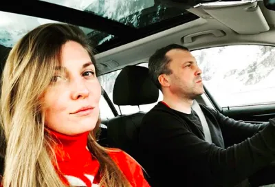 Ведущих «России-1» пристыдили за отдых в Европе