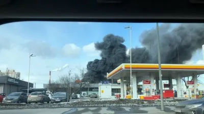 В Питере загорелся автосалон