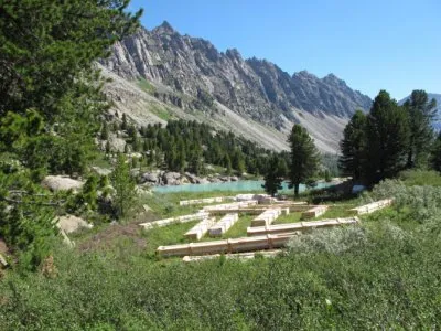 Незаконная застройка озера Дарашколь, Горный Алтай, природный парк Белуха