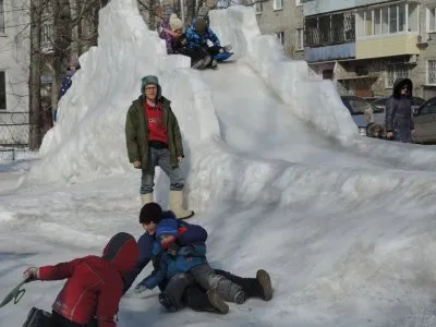 СКОЛЬЗКИЕ УХАБЫ ДВОРОВОГО СПОРТА И СУДЕБНЫЕ СТРАСТИ ВОКРУГ ОДНОЙ МУНИЦИПАЛЬНОЙ КОМЕДИИ