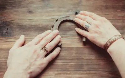 Как зарядить оберег: правда и вымыслы