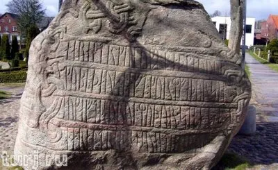 Рунные камни в деревне Еллинг, Дания