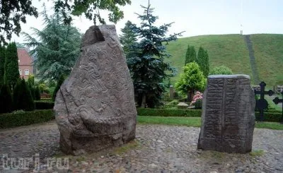 Рунные камни в деревне Еллинг, Дания