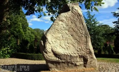 Рунные камни в деревне Еллинг, Дания