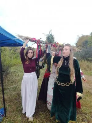 ТЕПЛЫЕ ПРОВОДЫ ЩЕДРОГО СОЛНЦА — НА ДЕРЕВНЕ И В ГОРОДЕ