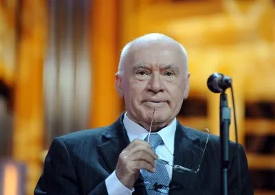 Нездоровый образ жизни - удел необразованных людей