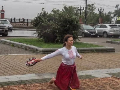 Ненастный четверг с хороводным сюрпризом