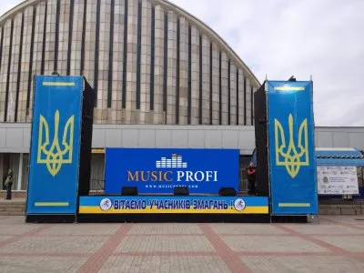 Где взять уличную сцену в аренду