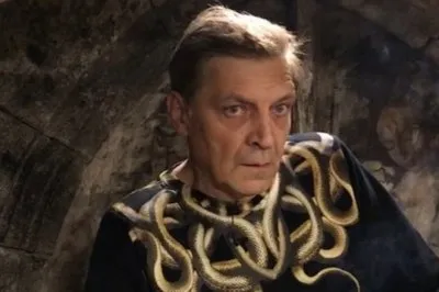 НЕЗРЯЧИЙ НЕВЗОРОВ И ИЗЛЕЧИМАЯ СЛЕПОТА: ЦВЕТОЧНЫЙ ДИАГНОЗ ДЛЯ УВЯДАЮЩЕГО НАРЦИССА