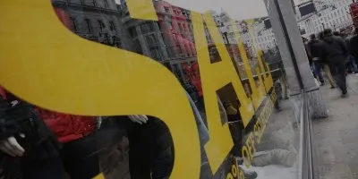 7 преимуществ использования оконных наклеек для рекламы вашего бренда
