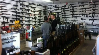 Американцы закупили 2 миллиона стволов на фоне коронавирусных настроений