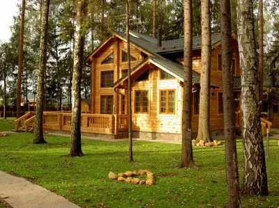 Жилище из клеенного бруса: преимущества и недостатки строительства