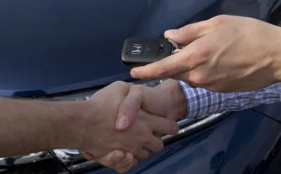 Какими плюсами обладают автомобили из ОАЭ: особенности транспорта и его доставки