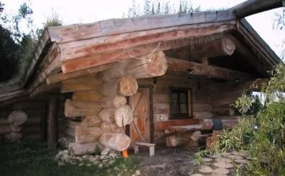 Какие плюсы имеет ручная рубка срубов?