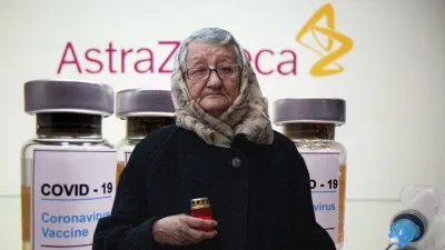 Стариков уничтожат вакцинами