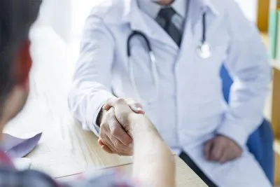 Лечение наркомании в наркологической клинике: как это происходит?